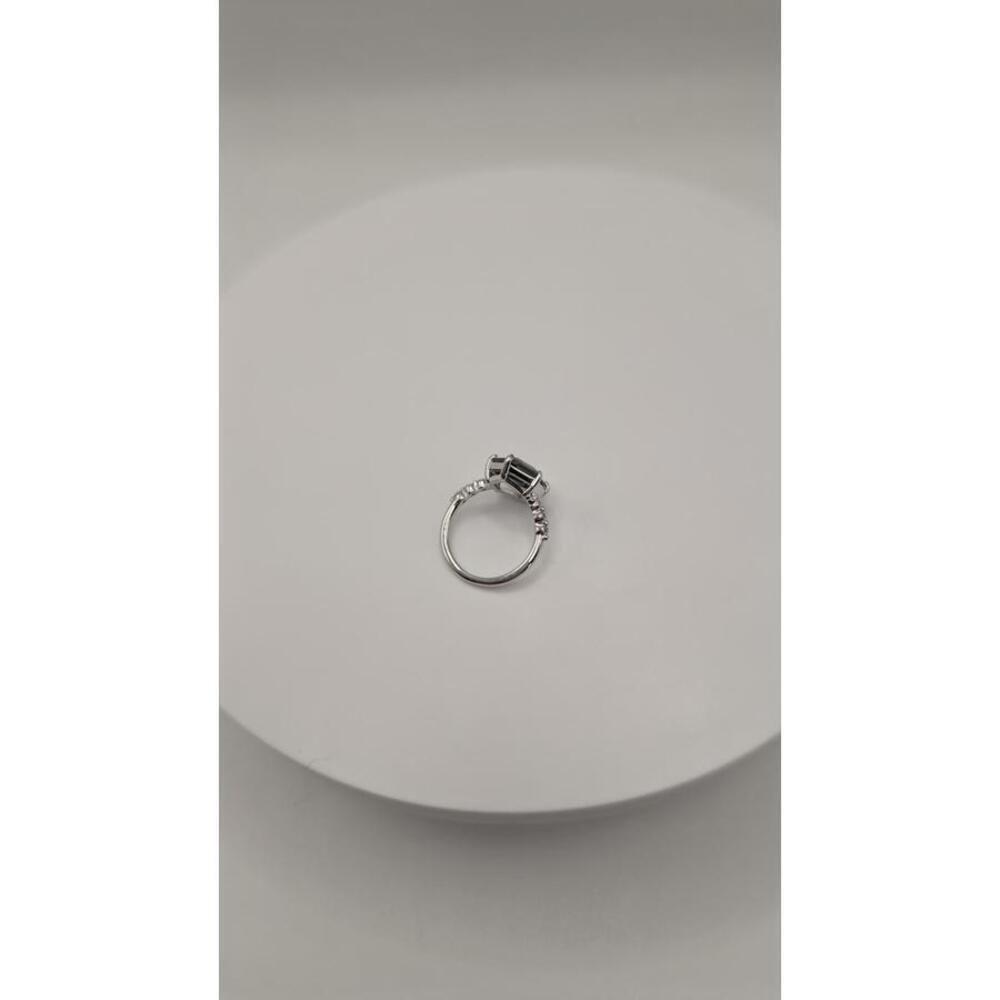 Elegant Hexagon Cut Silver Ring with Unique Stone Size 6 - Picture 7 of 9